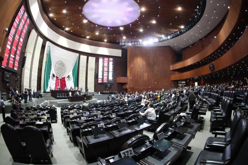 Diputados aplazan discusión de la reforma para extinguir organismos autónomos